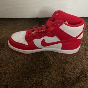 These are the white and red Nike dunk high. They are lightly used.